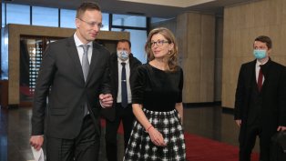 Захариева: Трябва да има бързи транзитни коридори за хора и стоки в ЕС